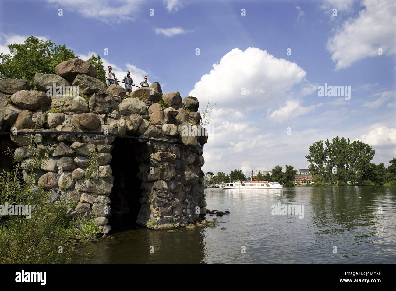 Deutschland, Mecklenburg-Vorpommern, Schwerin, Schleuseninsel, Grotte, Liner, Schweriner See, Besucher, Stockfoto