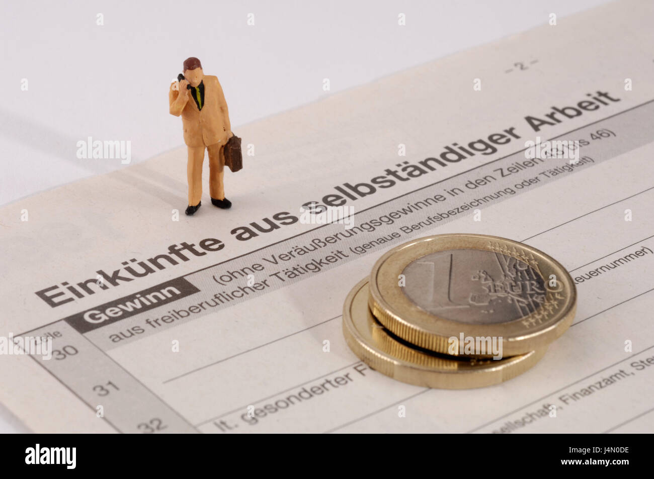 Form, Einkommensteuer, Charakter, Euro Münzen, Symbol, Lenkrad, Lenkung, Räder, Formular, Steuererklärung, Einkommensteuererklärung, Einkommen, Einträge, Finanzamt, Treasury, vorgedrucktes Formular, Modellcharakter, Geld, declarably, Euro-Münzen, juristische Estate, Kapitaleinkommen, Kapital, Einkunft, Inhalt, unabhängig, unabhängige, Unternehmer, Gehalt, Lohn-Verdiener Stockfoto