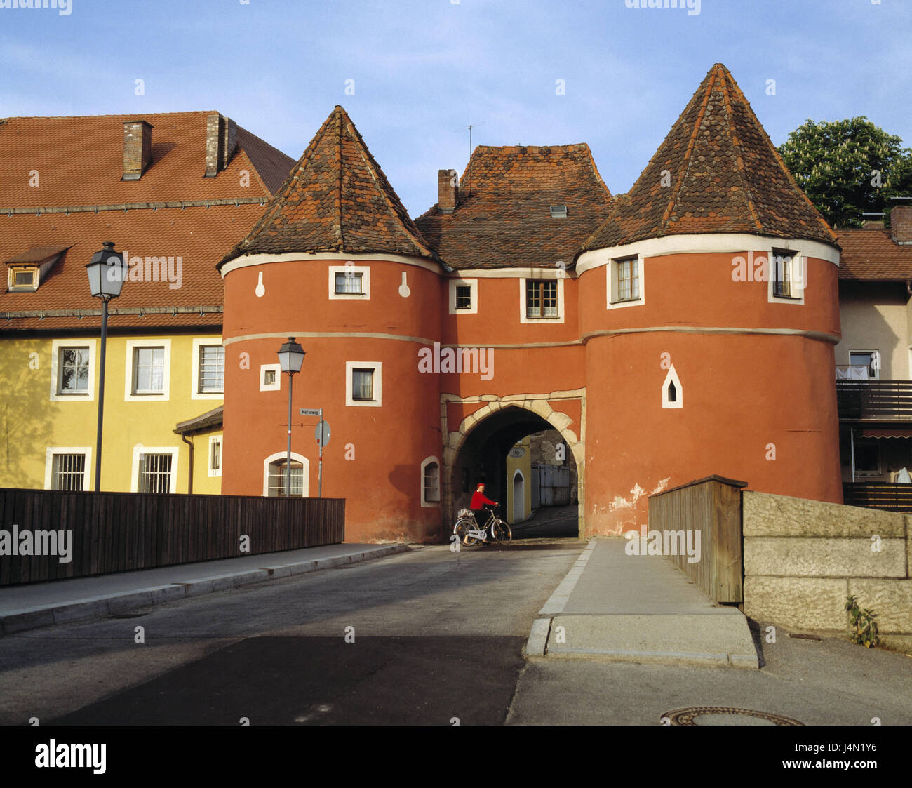 Deutschland, Bayern, Cham, Stadttor, zu überbrücken, Oberpfalz, Bier-Tor, Tor, Struktur, Ort von Interesse, Frau, Person, Stockfoto