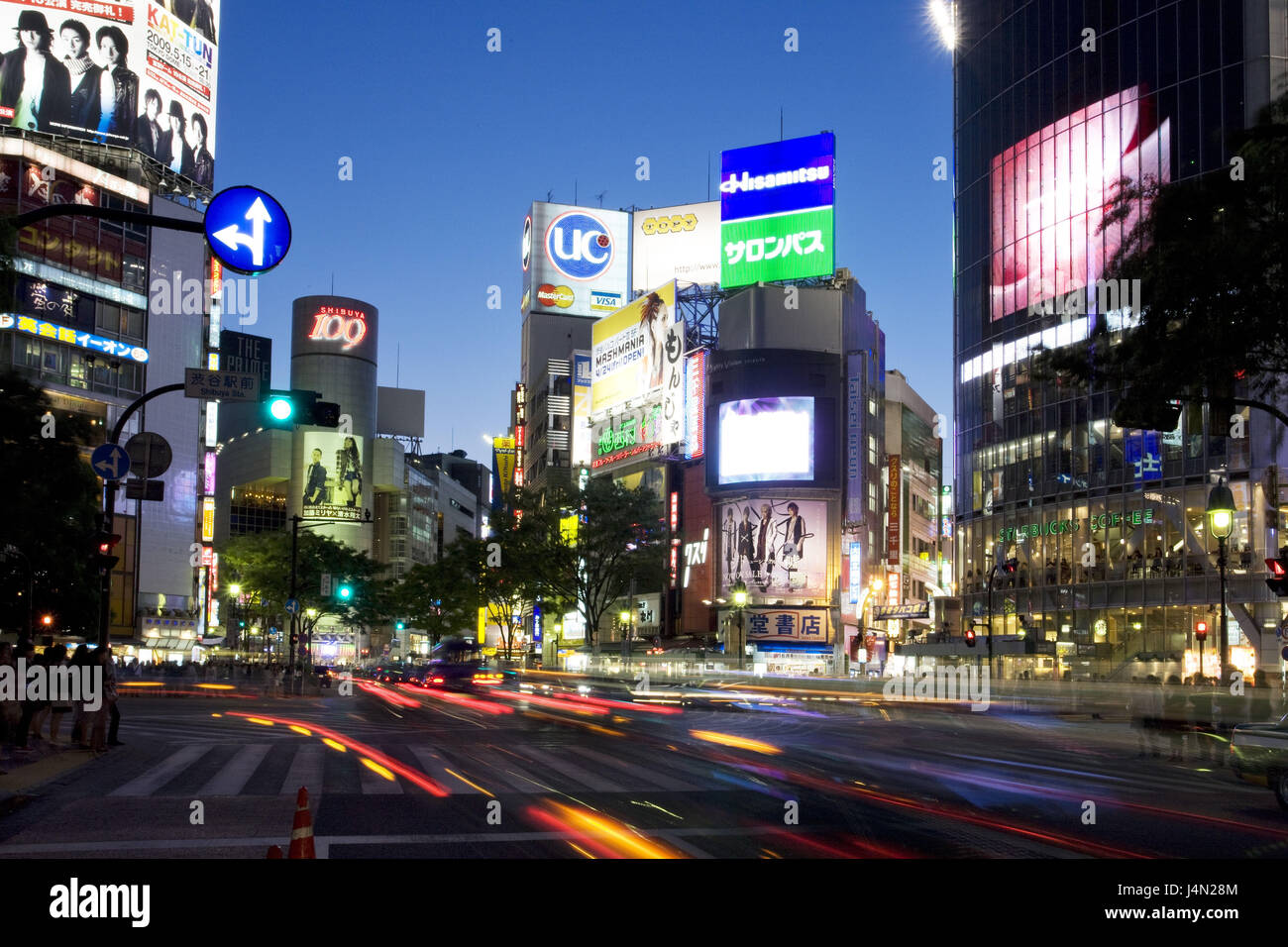 Japan, Tokio, Stadtteil Shibuya, Straßenszene, Abend, Stockfoto