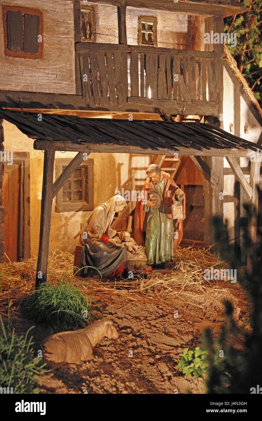 Krippe, Krippenfiguren, Deutschland, Rheinland-Pfalz, Speyer, Kaiserdom, Kathedrale, Kirche, Krippe, Zeichen, Holz, geschnitzt, malt, Maria, Josef, das Jesuskind, Schaf, Weihnachten, glaube, Religion, Christentum, mittlere Nahaufnahme Stockfoto