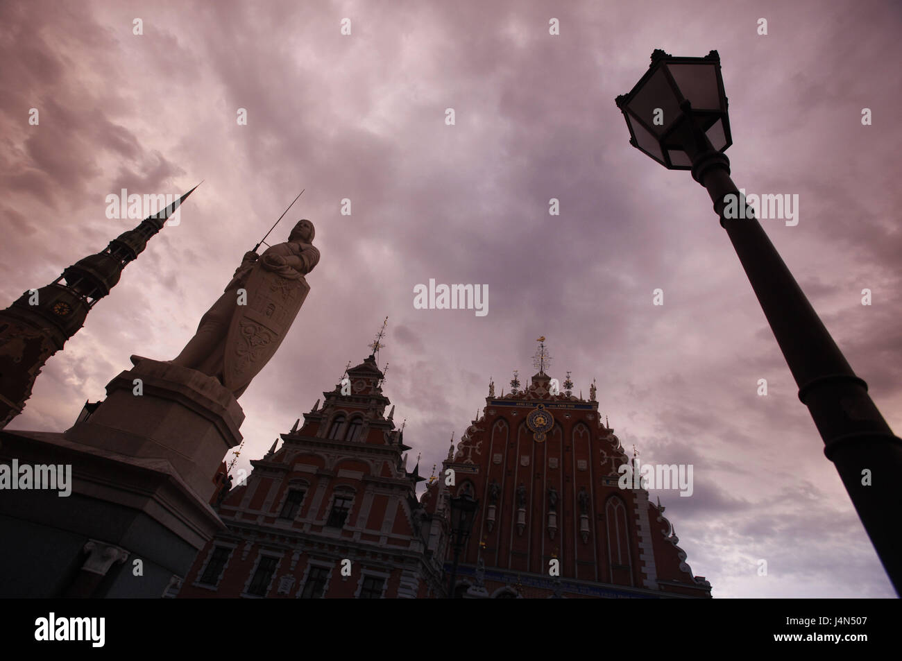 Lettland, Riga, Old Town, schwarzen Kopf Haus, Rathausplatz, Dämmerung, Stockfoto