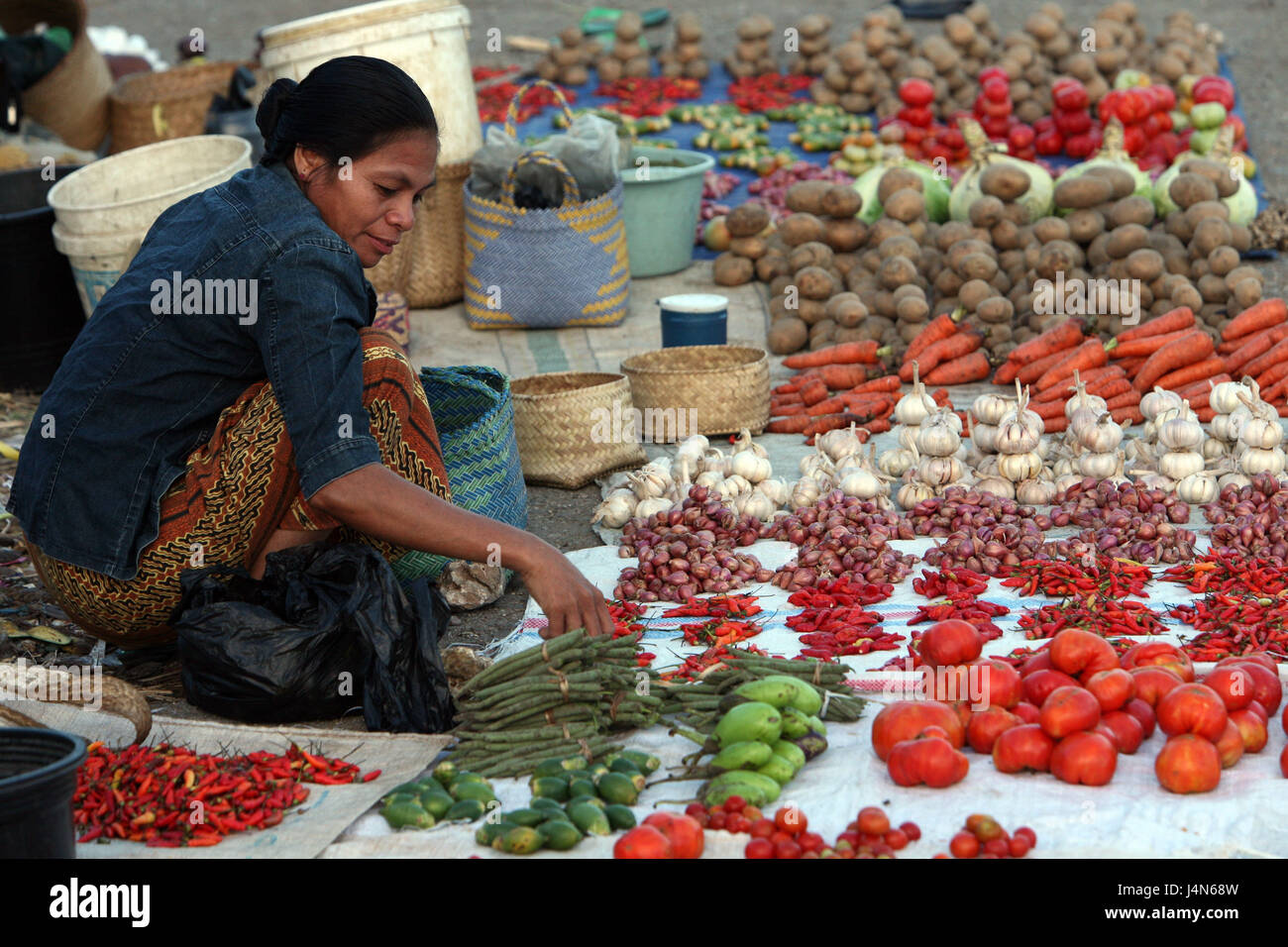 Demokratische Republik Timor-Leste, Lospalos, Wochenmarkt, Händler, Vertrieb, Gemüse, Stockfoto