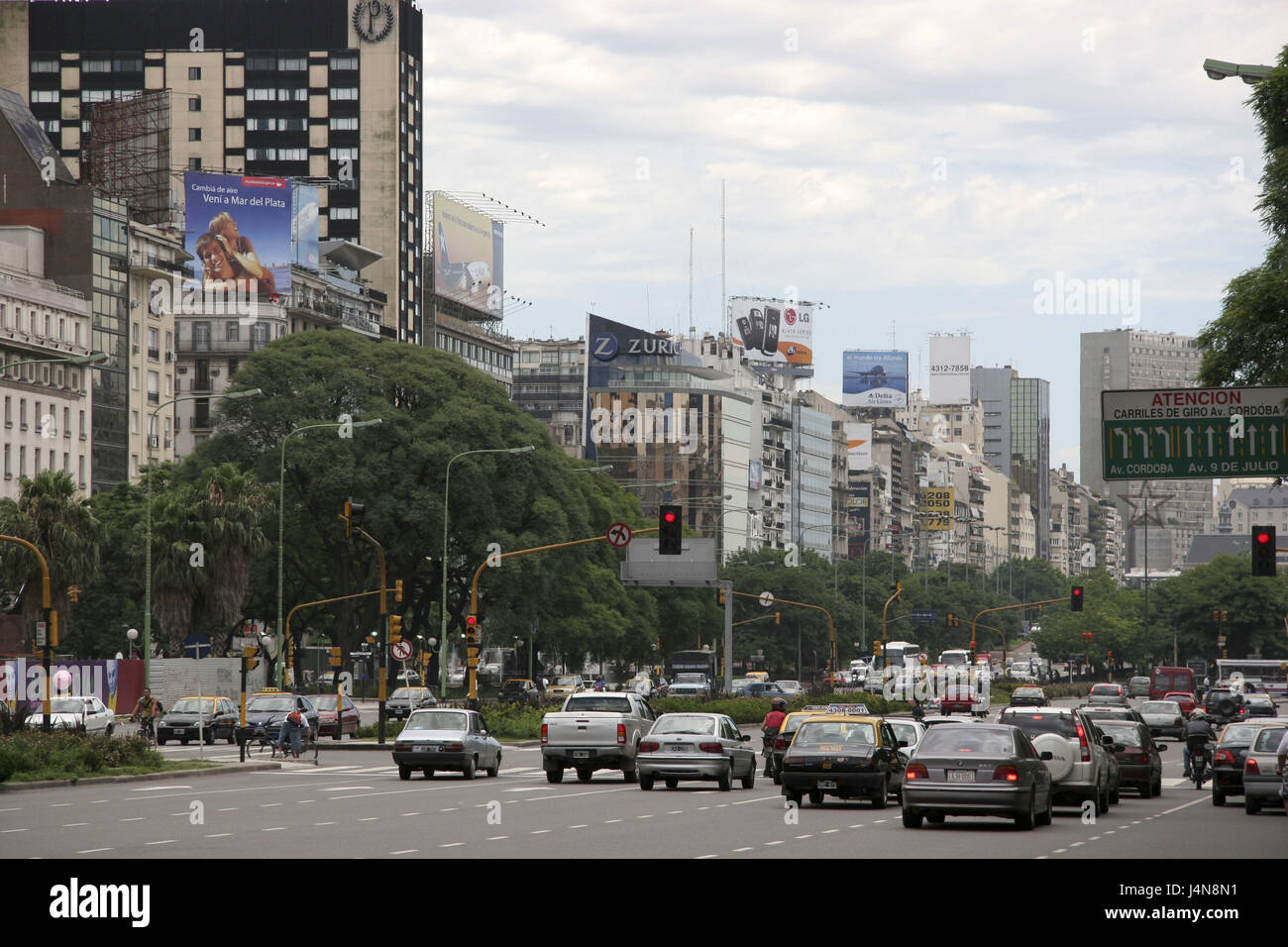 Argentinien, Buenos Aires, "Avenida 9 de Julio", Straßenszene, Stockfoto