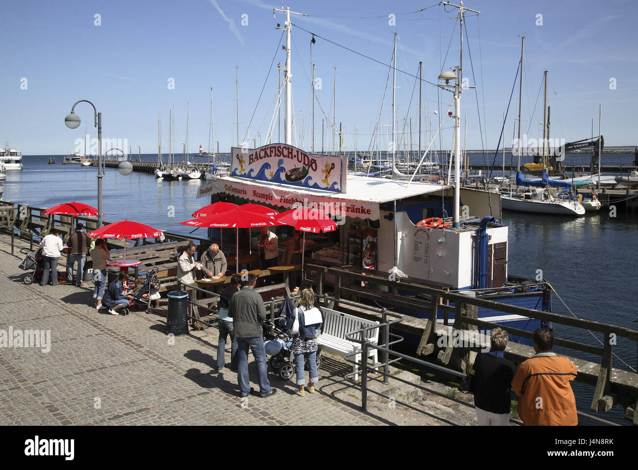 Deutschland, Mecklenburg-Vorpommern, Warnemünde, Hafen, snack stand, Stockfoto
