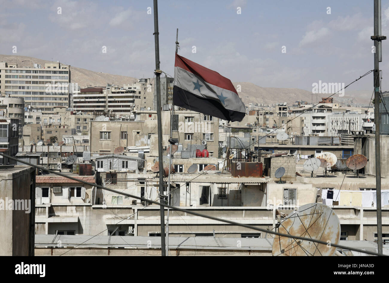 Syrien, Damaskus, Stadt anzeigen, Neustadt, Flagge, Stadtzentrum, Innenstadt, Wirtschaft, Häuser, Wohnhäuser, Architektur, Flagge, Nationalflagge, Weihrauchstrasse Stockfoto