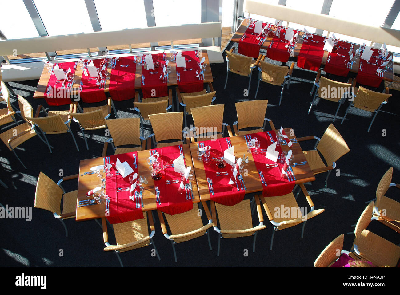 Deutschland, Bayern, Zugspitze, Panorama-Restaurant, "Gletschergarten", Übersicht, Oberbayern, Alpen, Berge, Berge, Zugspitze niedrige Deutsch, Runde Blume Bett, SonnAlpin, Glas Stahl Glaskonstruktion, Gebäude, Berg Gastronomie, Gastronomie, Restaurant, Glasdach, Panoramadach, Ansicht, Rundumsicht, Tabellen, bedeckt, elegant, niemand, innen, Stockfoto