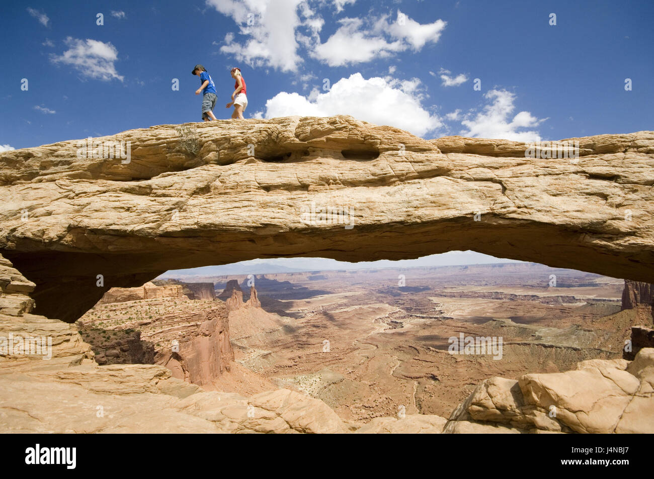 Die USA, Utah, Canyon Land Nationalpark Mesa Arch, Tourist, Stockfoto