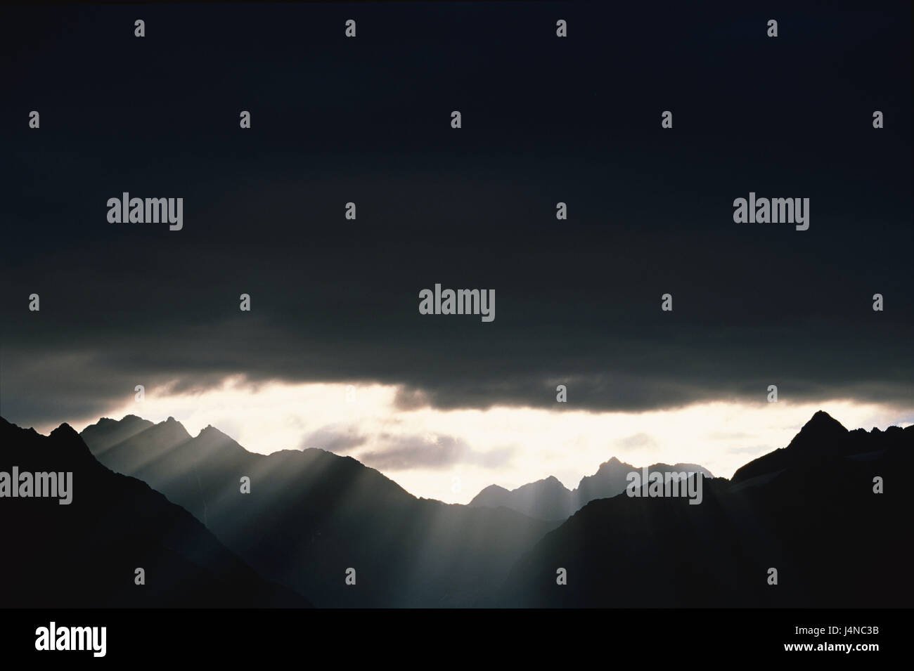 Österreich, die Stubaier Alpen, Berge, Berglandschaft, Gewitterstimmung, Wolken, Landschaft Stockfoto