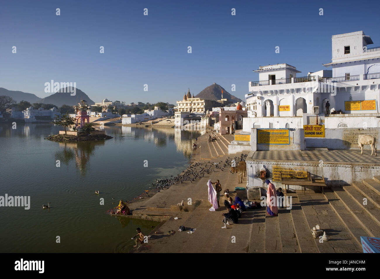 Indien, Rajasthan, Pushkar, Pushkar, Blick auf die Stadt, See, Ghats, Stockfoto