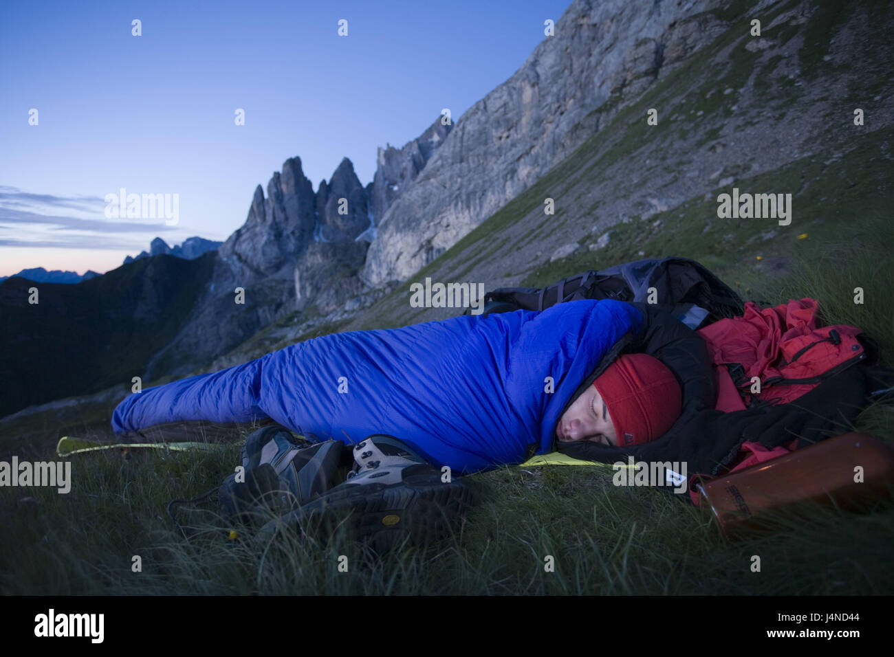 Cima Venegiota, Bergsteiger, Schlaf, Biwak, Berglandschaft, Palagruppe, Trentino, Italien Stockfoto