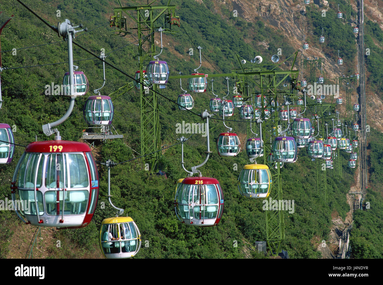 China, Hong Kong, Hong Kong Island, Shum Shui, Ocean Park, Seilbahn, Asien, Stadt, Stadt, Weltstadt, Metropole, Küste, Landschaft, Küstenlandschaft, Halbinsel, Berge, Kirmes, Vergnügungspark, Ozeanarium, Tourismus, Freizeit, Sehenswürdigkeit, Mittel der Gondeln, Seil Schwebebahn, Transport, Personentransport, hell, große Zahl Stockfoto