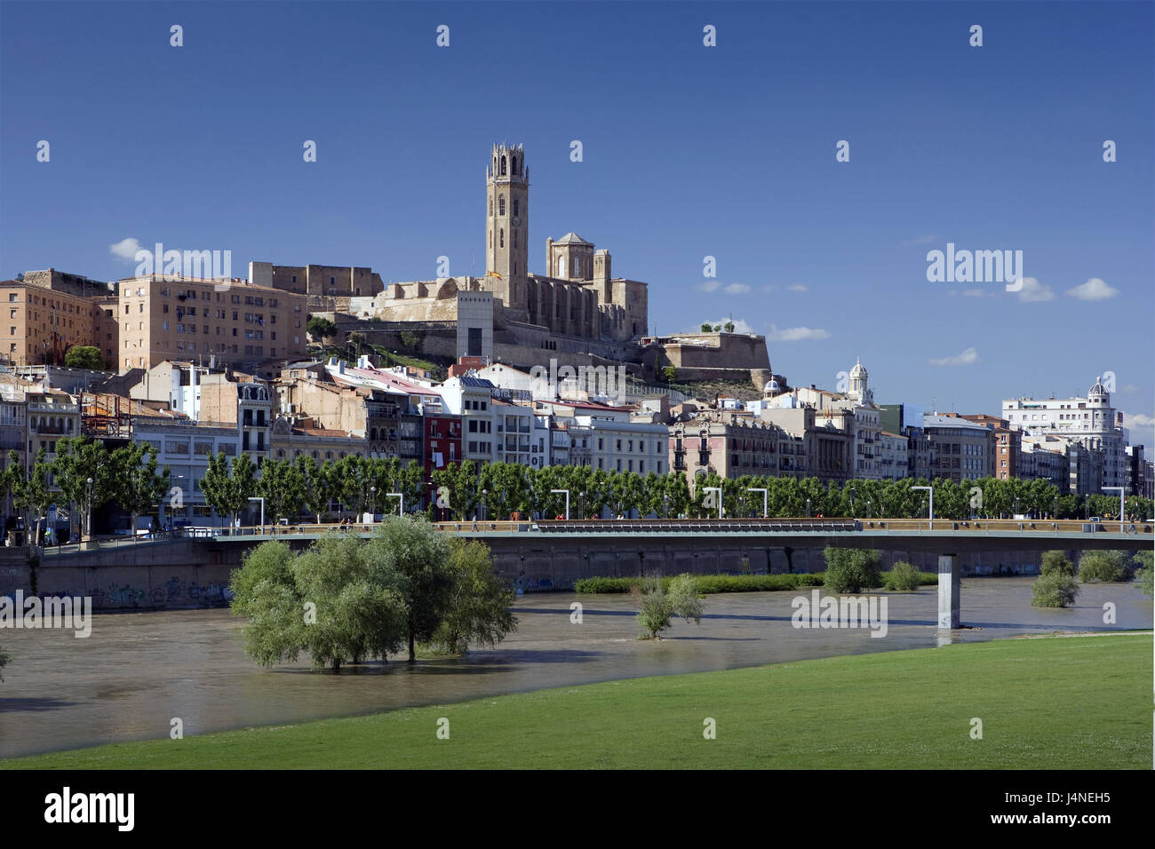 Spanien, Katalonien, Lleida, Blick auf die Stadt, Kathedrale La Seu, Fluss Segre, Stockfoto