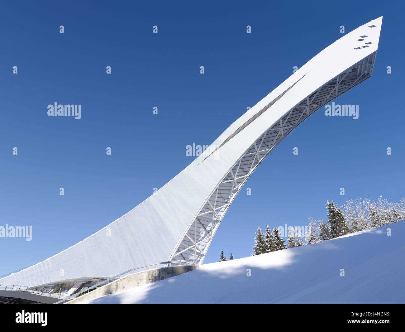 Deutschland, Bayern, Garmisch-Partenkirchen, großen Olympiaschanze, seitlich, Himmel, blau, Oberbayern, Werdenfelser, Skispringen, Sprungschanze, Sprungschanze, Sprungschanze, Skispringen, Winter, winterliche, Schnee, Sonne, Schatten, Bäume, Stockfoto