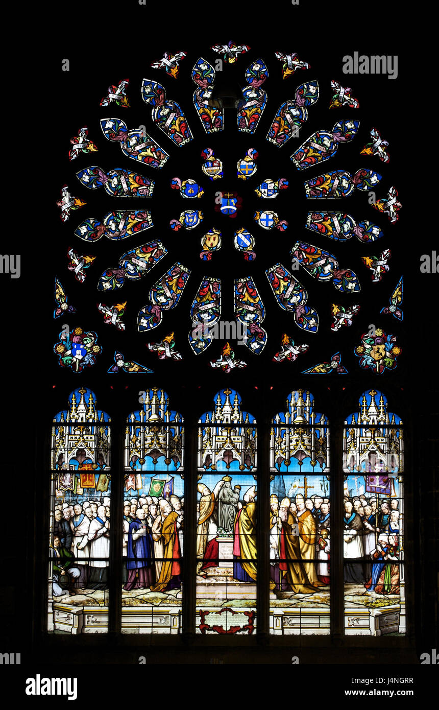 Frankreich, Bretagne, Le Folgoet, Notre-Dame-du-Folgoet, Kirchenfenster, Stockfoto