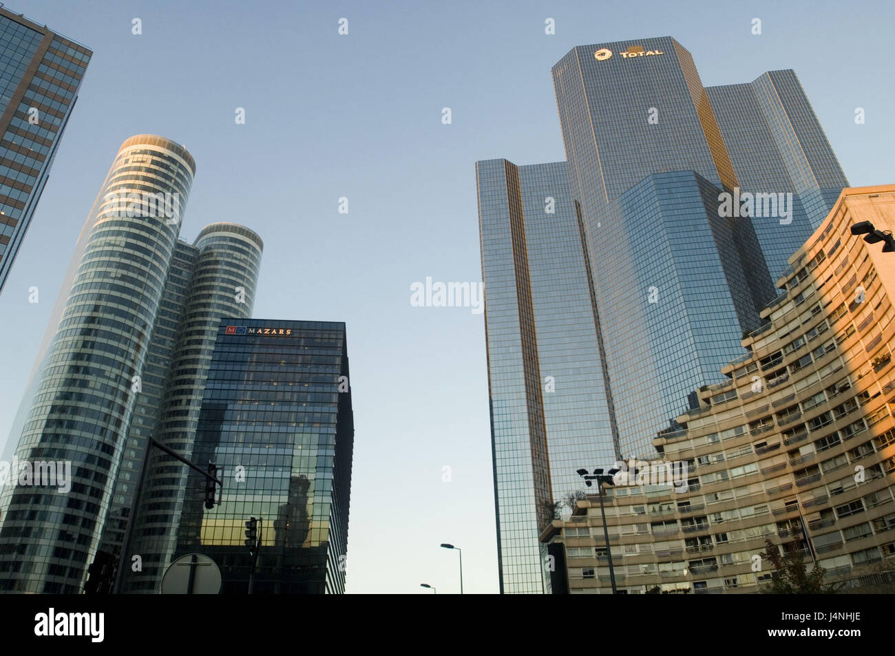 Frankreich, Paris, La Défense, Bürogebäude, von unten, Stockfoto