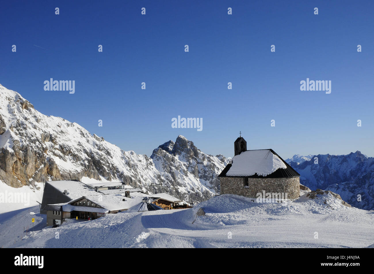 Deutschland, Bayern, Zugspitze, Zugspitze Niederdeutsch, Band, Sonn-Aplin, Alpenpanorama, Upper Bavaria, Werdenfels, Wetterstein reichen, Berge, Alpen, Zugspitze Gipfel, Gipfeltreffen, SonnAlpin, Restaurant, Bergrestaurant, Gastronomie, glauben, Maria Heimsuchung Band, Tourismus, Himmel, blau, Sonne, Ansicht, niemand, Winter, Stockfoto