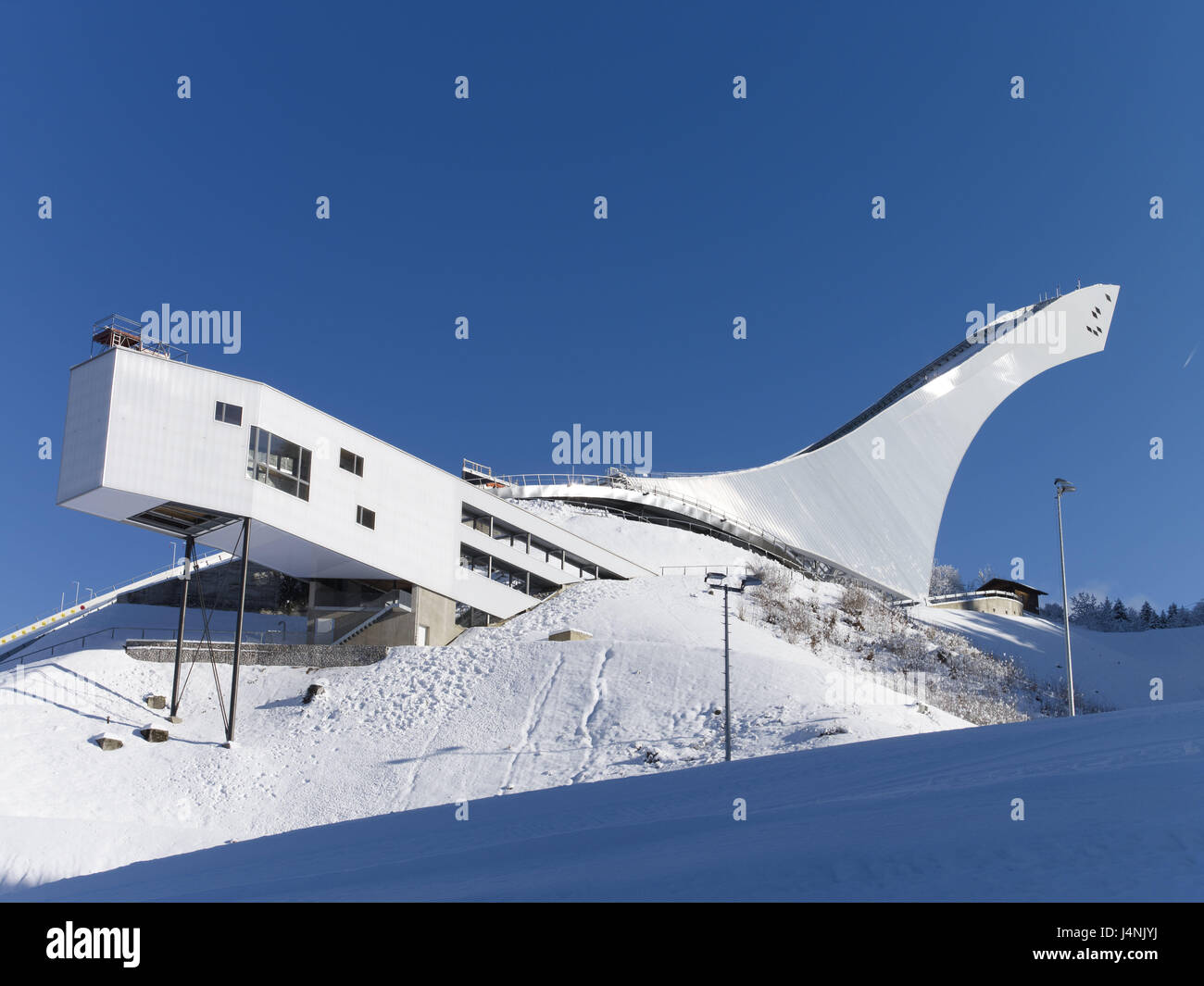 Deutschland, Bayern, Garmisch-Partenkirchen, großen Olympiaschanze, Schnee, Himmel, blau, Oberbayern, Werdenfelser, Sprungschanze Schanze, Sprungschanze, Sprungschanze, Skispringen, Gebäude, Riss Richter Turm, Winter, winterliche, Sonnenschein, Stockfoto