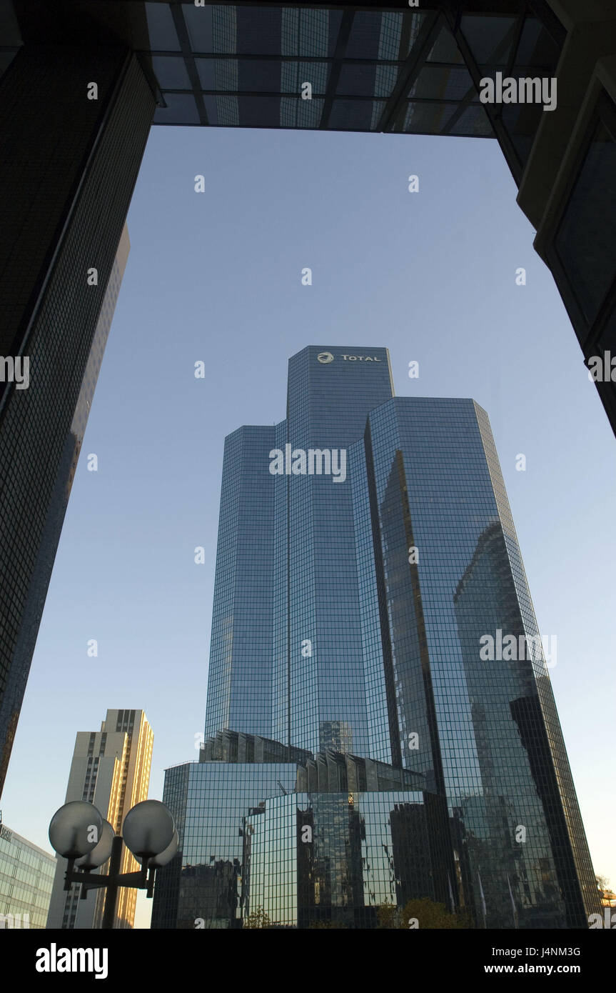 Frankreich, Paris, La Défense, Bürogebäude, von unten, Stockfoto