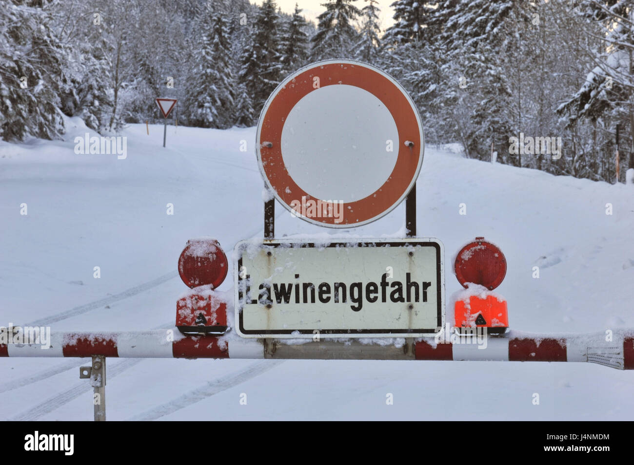 Bergstraße, Hürde, um Warnung, Lawinengefahr, Winter, Stockfoto