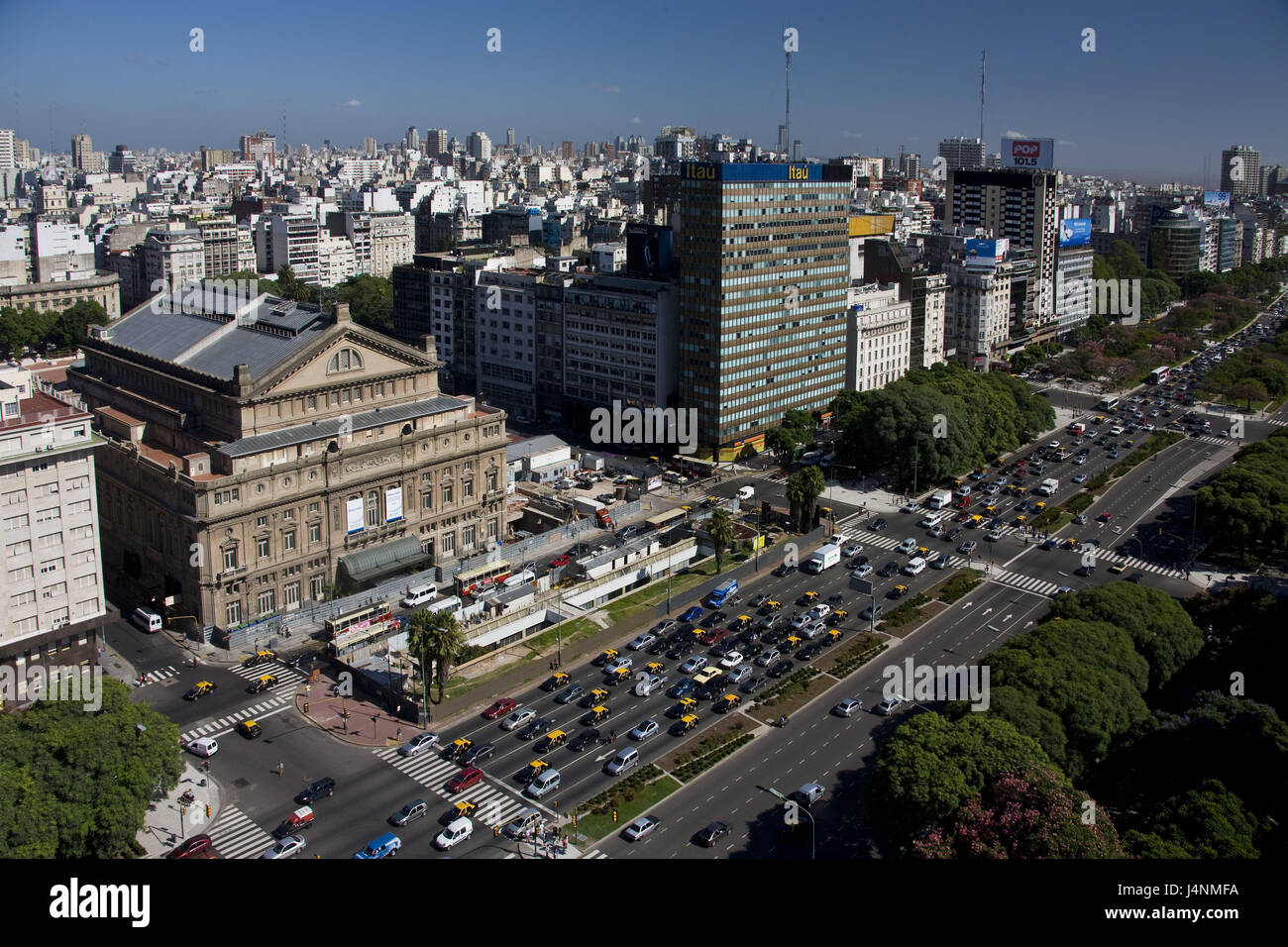 Argentinien, Buenos Aires, Blick auf die Stadt, Avenida 9 de Julio, Teatro Colon, Stockfoto