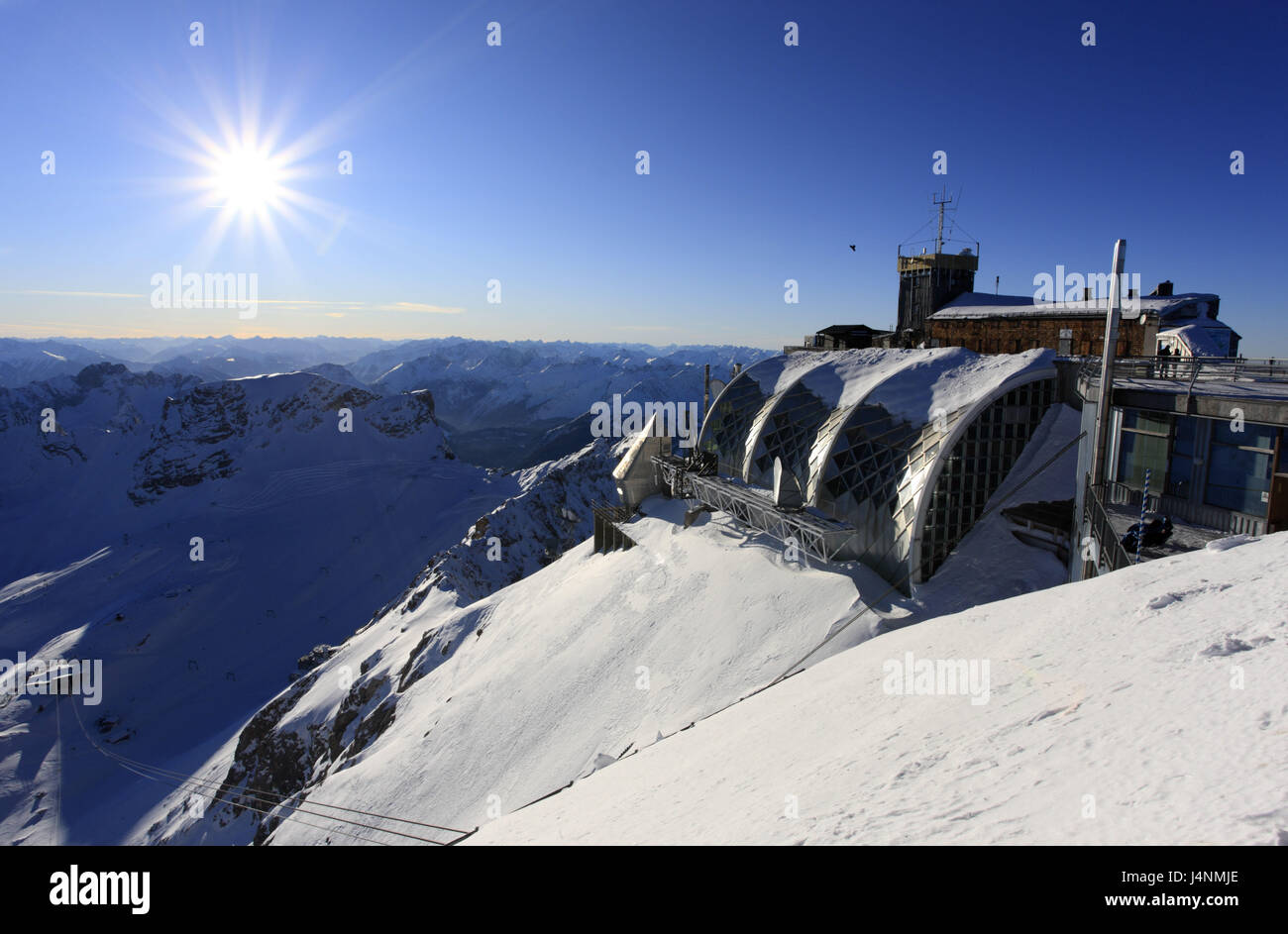 Deutschland, Bayern, Zugspitze, Werdenfelser Land München Haus, Winter, Gegenlicht, Stockfoto