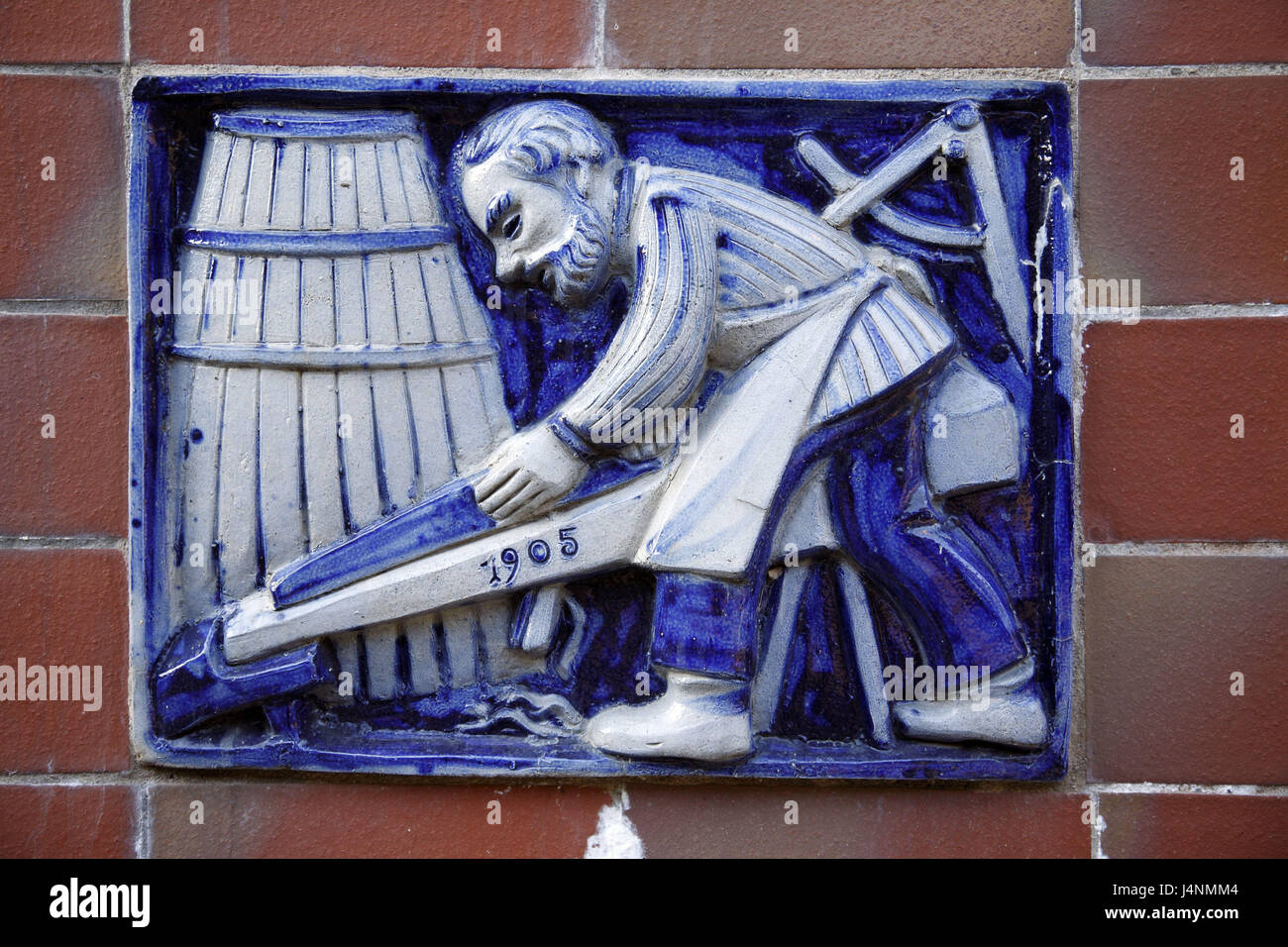 Deutschland, Rheinland-Pfalz, Höhr-Grenzhausen, Haus Fassade, Detail, Fliesen, Vertretung, Handwerker, historisch, Brexbachtal, Westerwald, Rheinland Pfalz, Keramikindustrie, Topf Bakers Land Topf Bakers Stadt Höhr-Grenzhausen Grenzau, Keramik Fliesen, Arbeit, Handwerk, Handwerk Beruf, Stockfoto