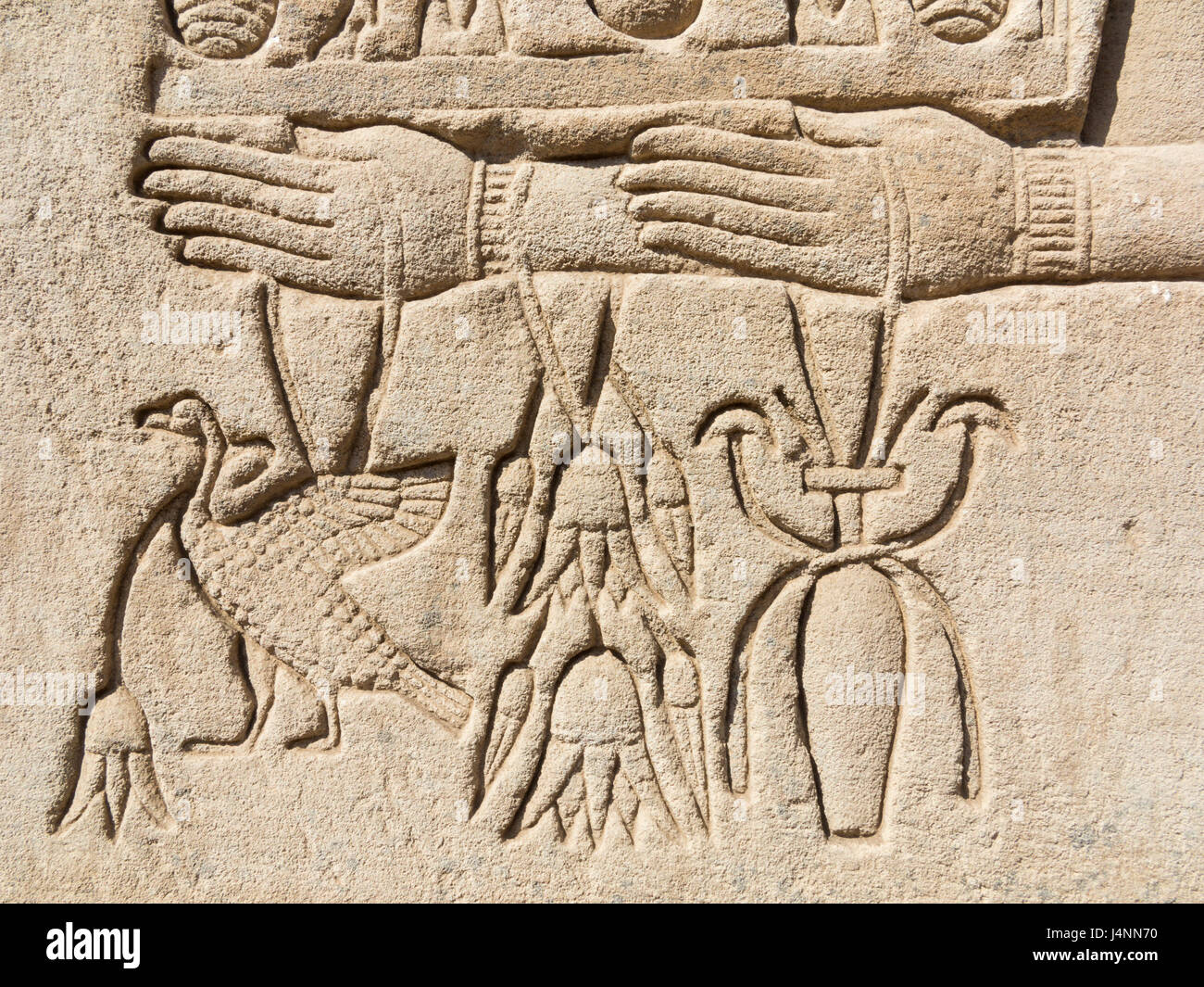 Hilfsarbeit in Denderah Tempels, in der Nähe von Qena City, Ägypten Stockfoto
