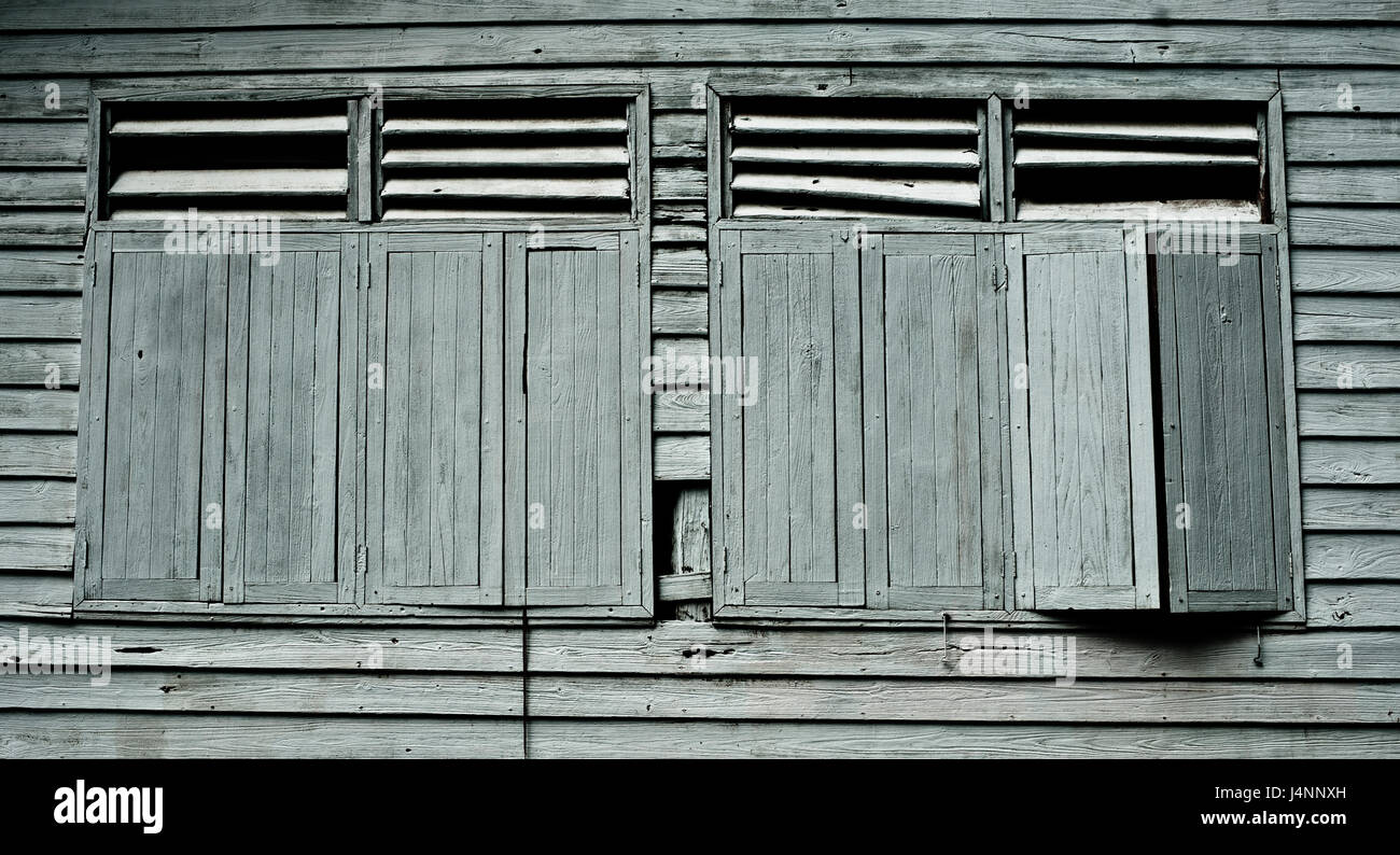 dunkle Fenster in alten Spukhaus, abstrakte retro Stockfoto