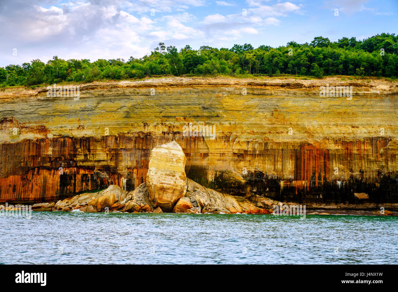 Felswand bei dargestellter Felsen-Staatsangehöriger Lakeshore auf obere Halbinsel, Michigan Stockfoto