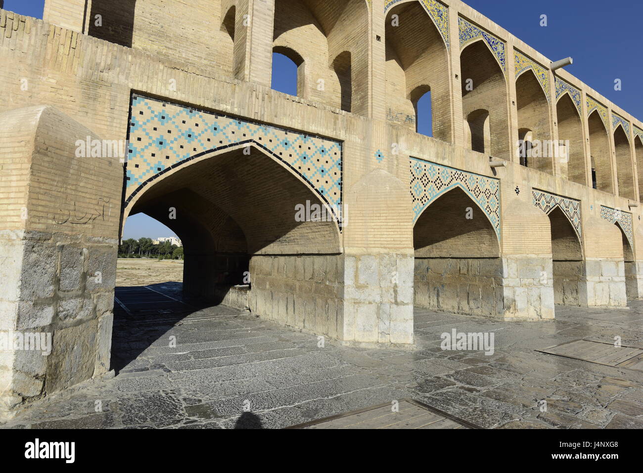 SIO Seh-Brücke (Brücke der 33 Bögen) oder Khaju-Brücke über Zayandeh Fluss, Isfahan, Iran Stockfoto