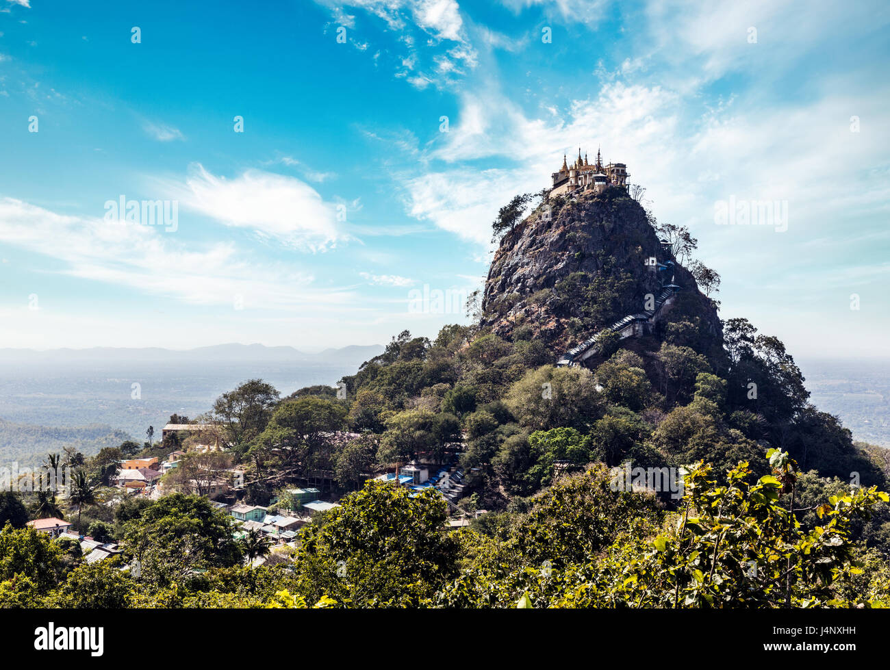 Stock Foto - Myanmar Mandalay Burma Asien Mount Popa Taung Talat Architektur Buddha Buddhismus Cobra bunten exotischen Berg Mount Skyline s Stockfoto