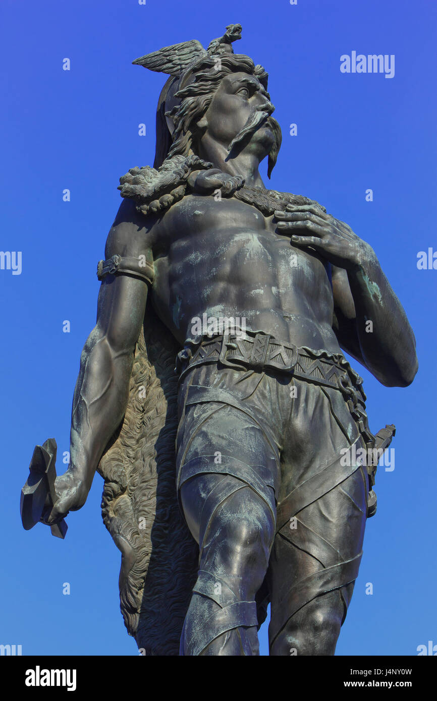 Statue von Ambiorix (Prinz der Eburones, Führer der Belgic Stamm) auf dem Marktplatz in Tongeren, Belgien Stockfoto