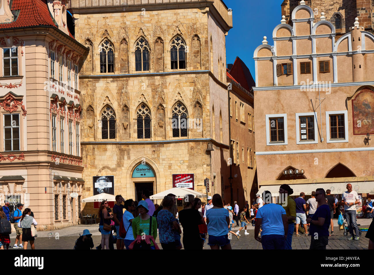 Dum U Kamenneho Zvonu Die Steinernen Glocke Haus Auf Dem Altstadter Ring Prag Tschechien Stockfotografie Alamy
