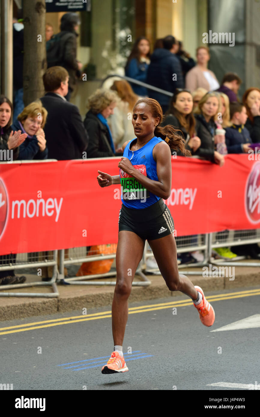 Aselefech Mergia, äthiopische Elite Frauen Wettbewerber, 2017 Virgin Geld London Marathon, London, Vereinigtes Königreich Stockfoto