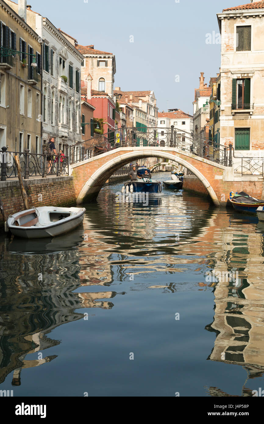 Italien, Venedig, Blick entlang des Rio Marin. Stockfoto