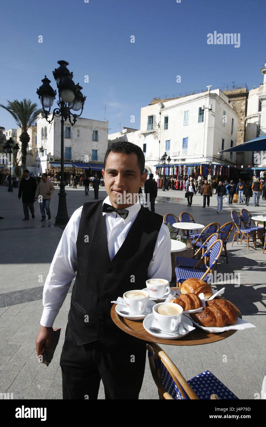 Tunesien, Tunis, Altstadt, Place De La Victoire, Straßencafé, Kellner, Tablet, Stockfoto