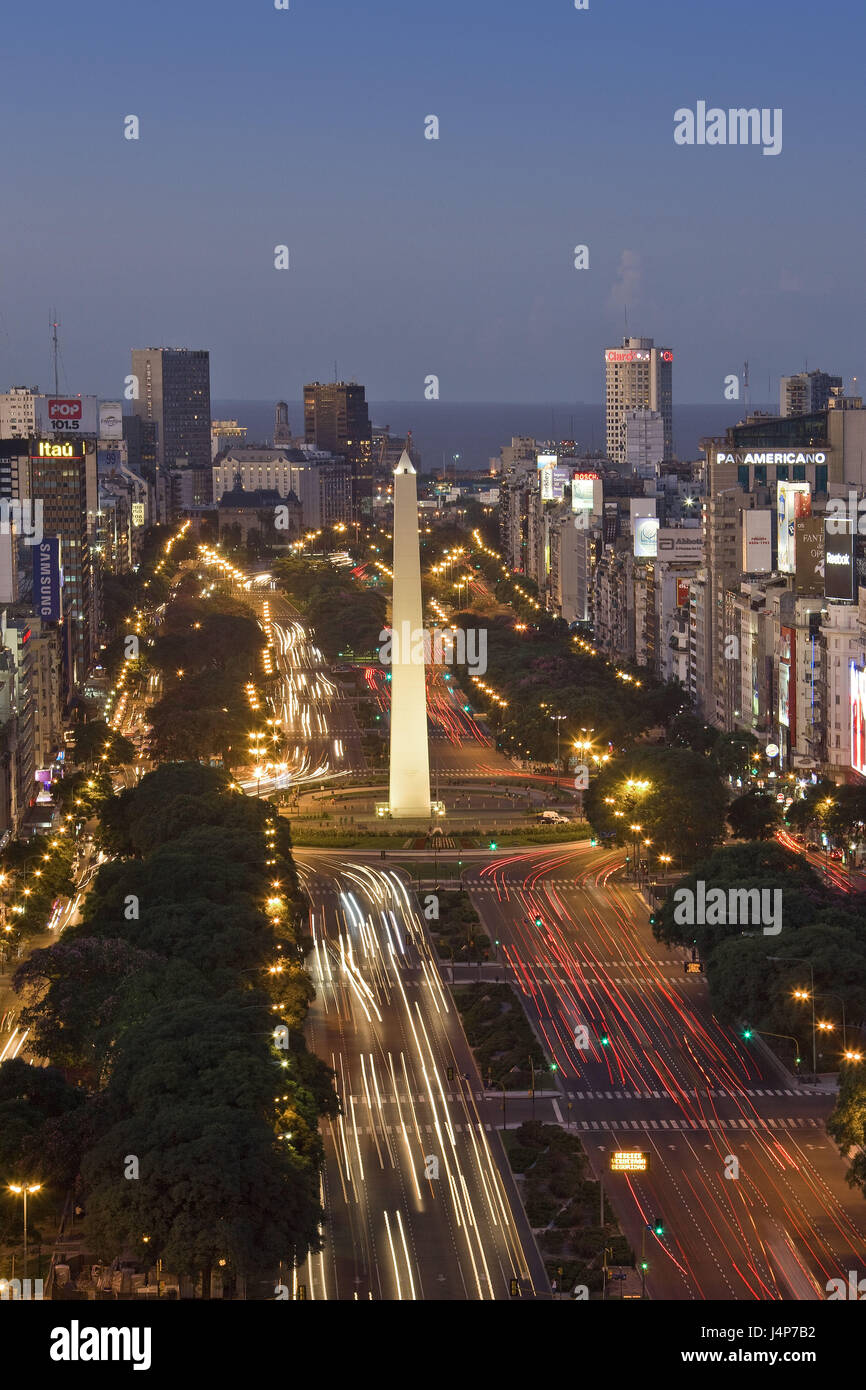 Argentinien, Buenos Aires, Stadt anzeigen, Avenida 9 de Julio, Obelisk, Lichter, Abend, Stockfoto