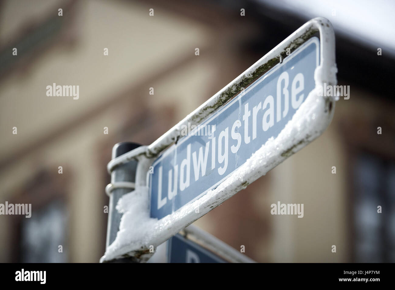 Deutschland, Bayern, Garmisch-Partenkirchen, Ludwigstraße, Straßenschild, verschneiten, Süddeutschland, Werdenfels, Upper Bavaria, Stadt, Häuser, Wohnhäuser, Straße, Zeichen, Zeichen, Informationen, Straßenname, Schnee, Schnee, Winter, Saison, Reiseziel, Tourismus, Stockfoto