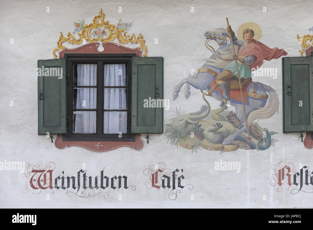 Lüftlmalerei von das Heilige Stück kämpft Georg mit dem Drachen auf einer Hausfassade in Schliersee, Stockfoto