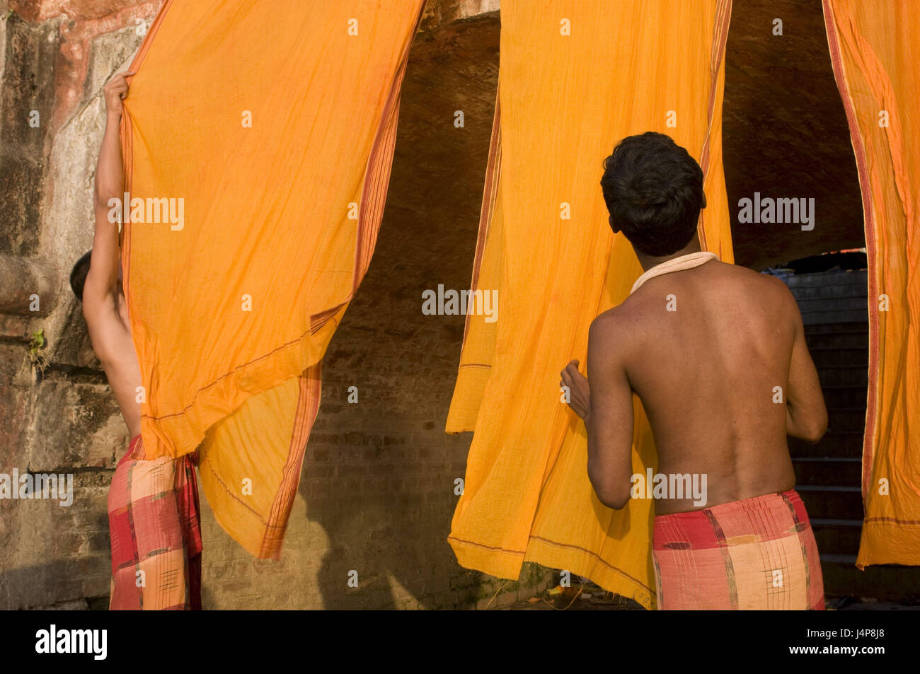 Männer, Tücher, auflegen, trocken, Wäscherei, Kalkutta, Indien, kein Model-Release Stockfoto