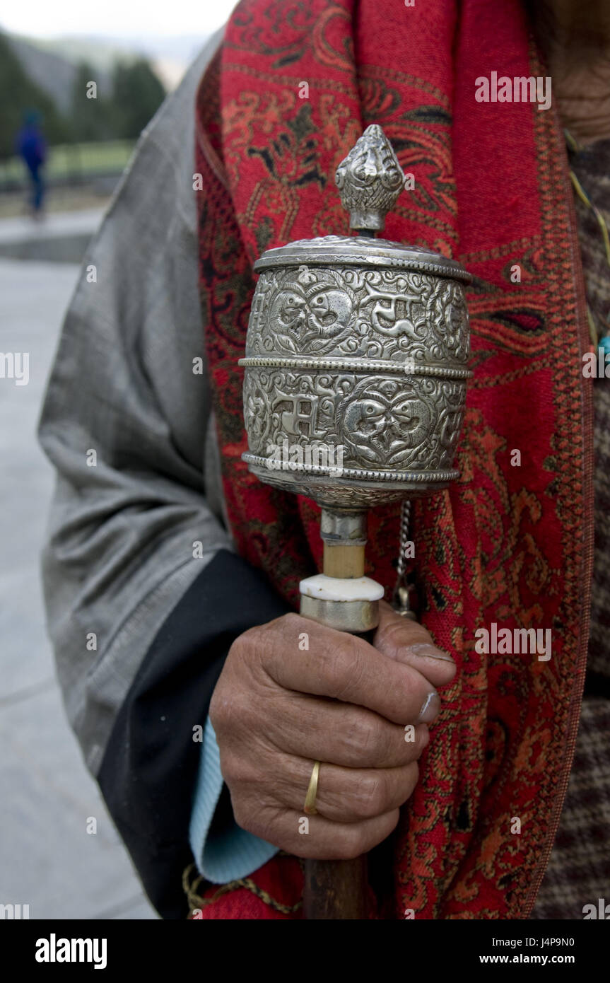 Pilger, Mani-Mühle, Detail, Hand halten, Thimpu, Bhutan, kein Model-Release Stockfoto
