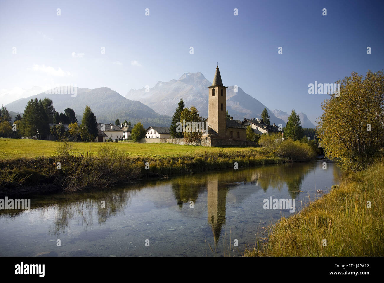 Schweiz, Sils, Kirchturm, Fluss, Landschaft, Stockfoto