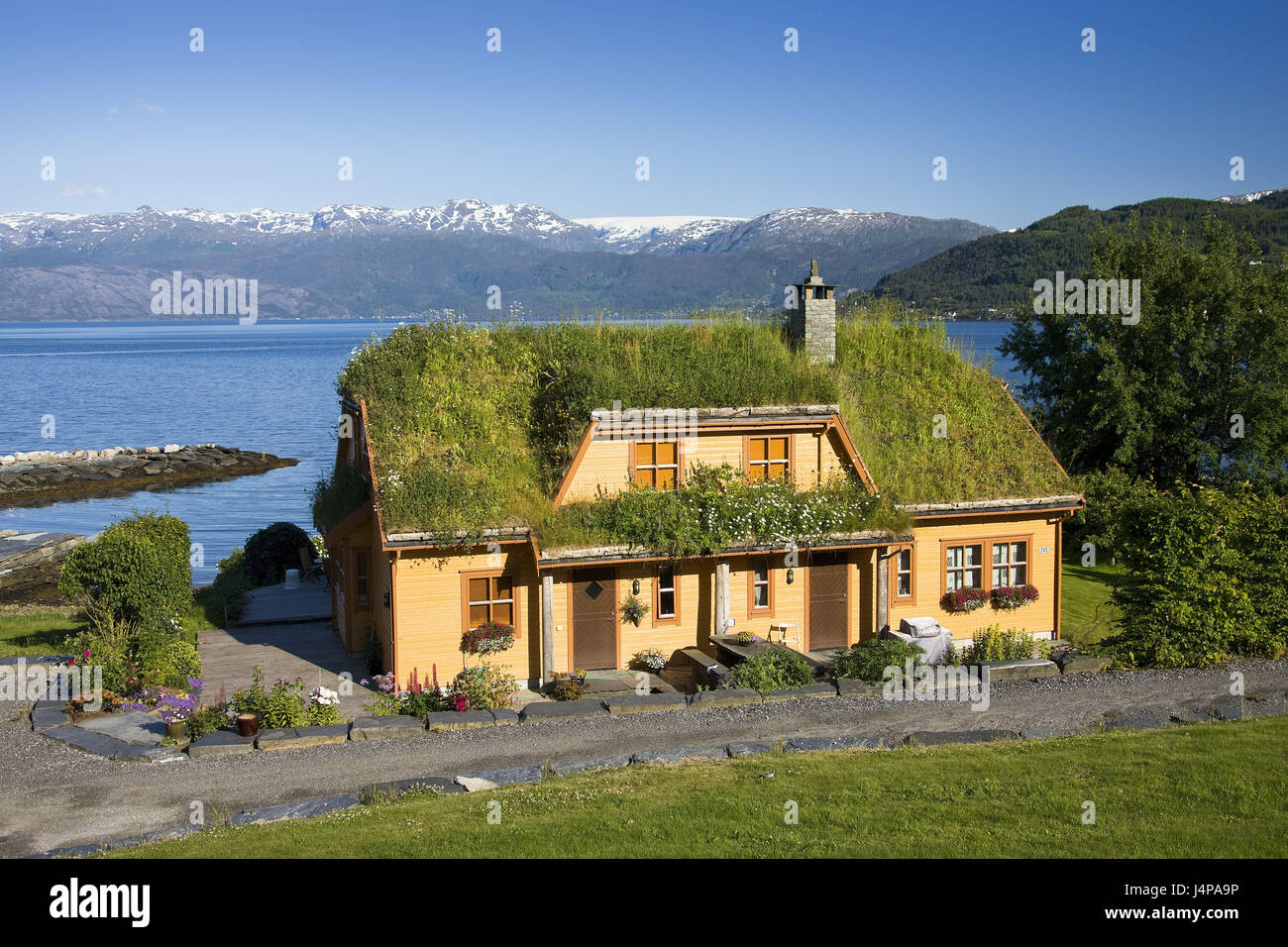 Norwegen, Hardarnerfjord, Haus, Grasdach, Stockfoto