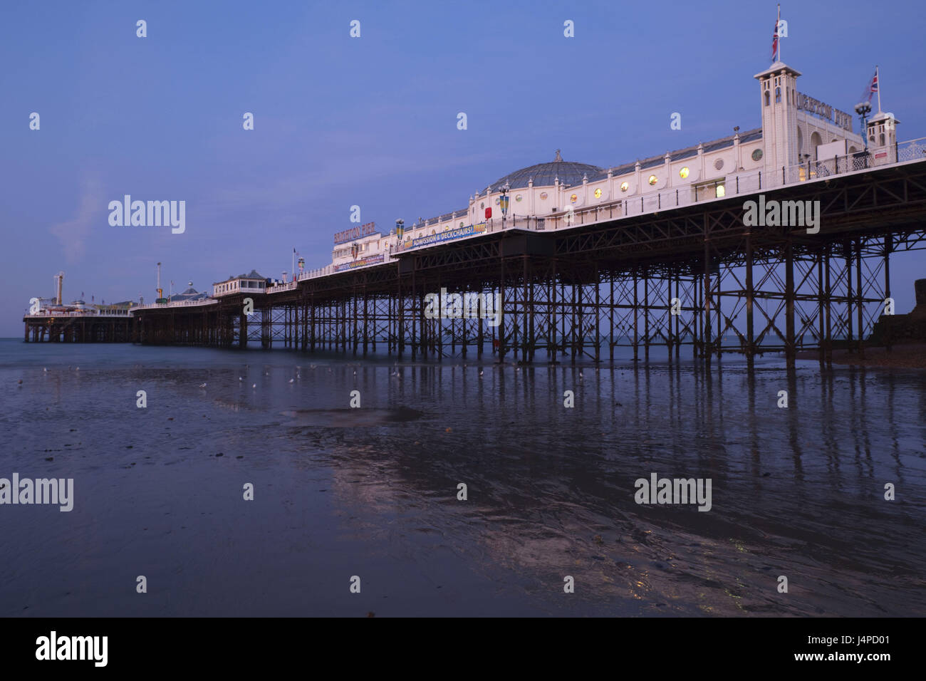 Großbritannien, England, Sussex, Brighton, Pier, Abend, Stockfoto