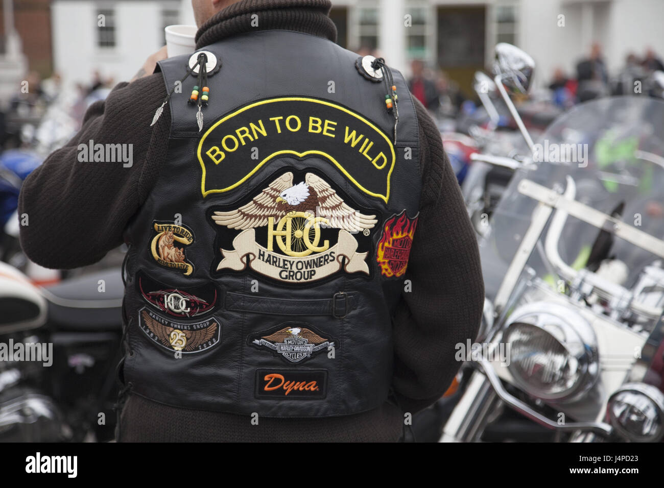 Großbritannien, England, London, Ace Cafe Reunion, Motorräder, Tintenfische, Kugel Lederjacke, Weste, Aufnäher, Rückansicht, kein Model-Release Stockfoto