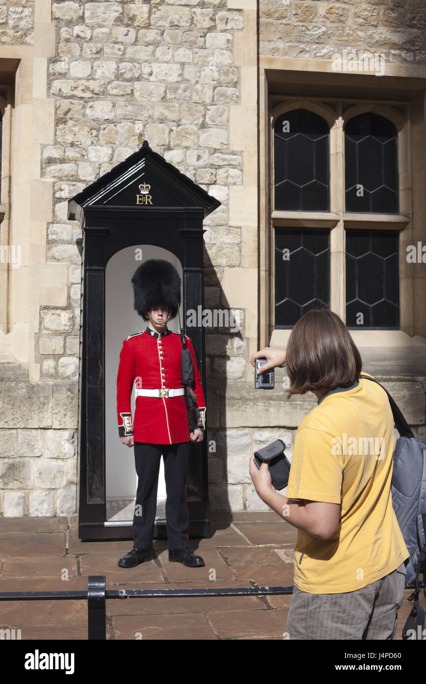 Großbritannien, England, London, Tower of London, Wächter, Tourist, nehmen Sie ein Foto, kein Modell der Freisetzung, Stockfoto