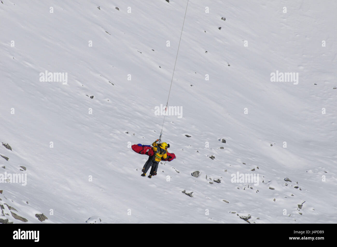 Winter, Berge, Bergrettung, erste Hilfe, kein Model-Release, Seilwinde, Stockfoto