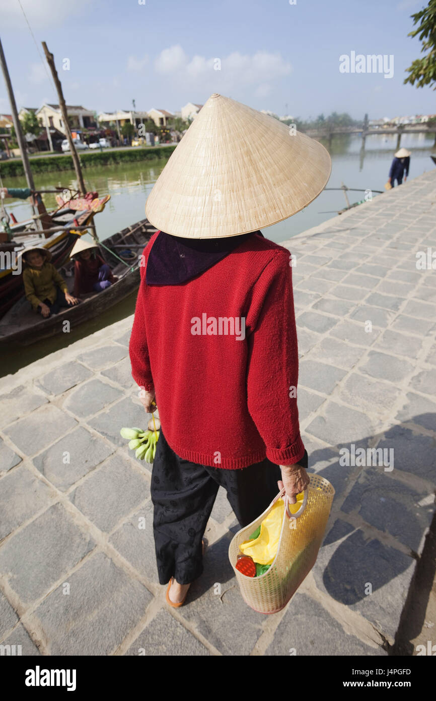 Vietnam, Hoi an, Frau, konische Pflege, Fuß, Rückansicht, kein Model-Release, Stockfoto