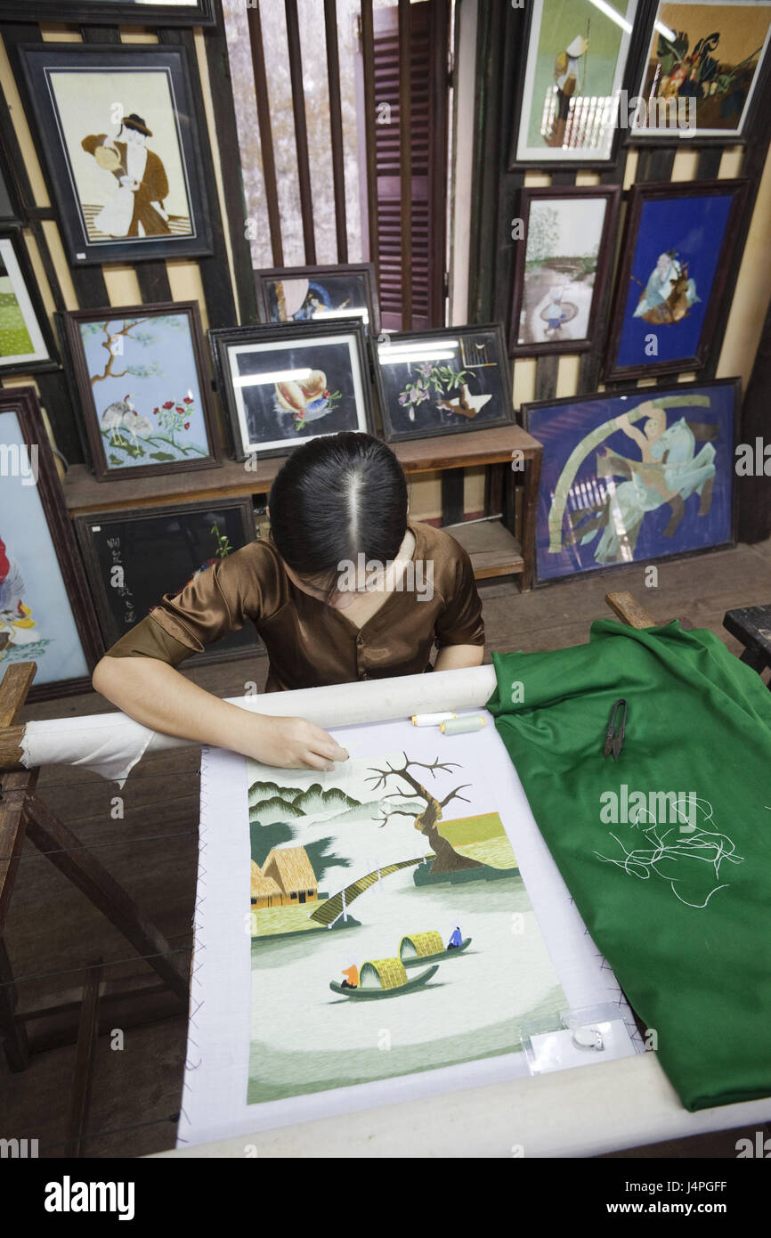 Vietnam Hoi an In Seidenstickerei, Frau, kein Model-Release, Stockfoto